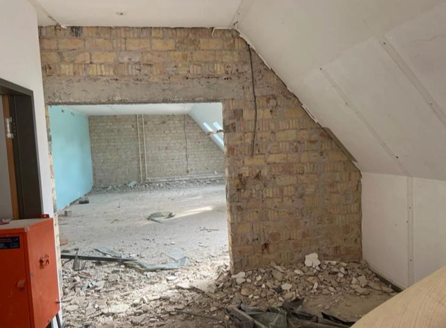 F.A.C Service - Abbruch, Schadstoffsanierung, Baureinigung und Gebäudereinigung 